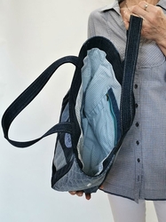Ručně šitá taška s patchworkem a háčkovaným motivem