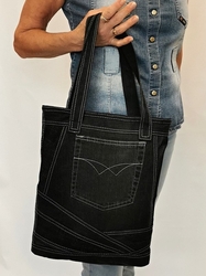 Černá riflová taška ozdobená zipy
