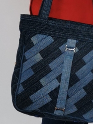 Ručně šitá jeansová kabelka s patchworkem